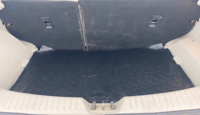 2019 Mahindra XUV300 W8(O), Diesel, Manual, 96,810 km, Boot Inside