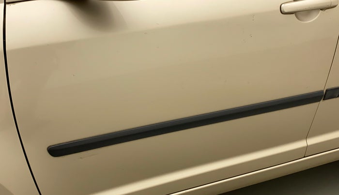 2010 Maruti Swift Dzire VXI, Petrol, Manual, 63,421 km, Front passenger door - Minor scratches