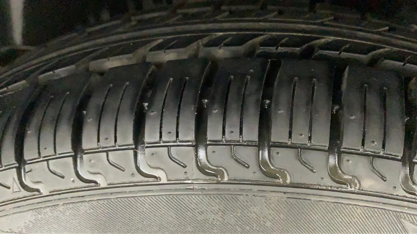 2010 Maruti Swift Dzire VXI, Petrol, Manual, 63,421 km, Right Rear Tyre Tread
