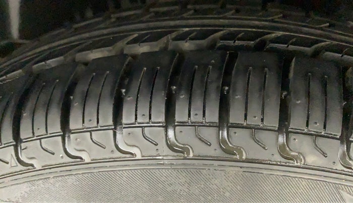 2010 Maruti Swift Dzire VXI, Petrol, Manual, 63,421 km, Right Rear Tyre Tread