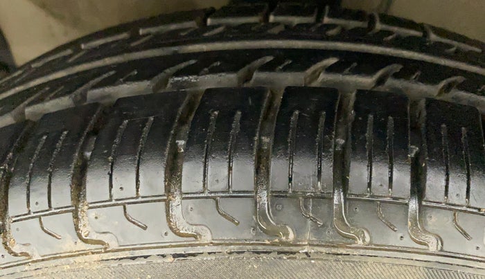2010 Maruti Swift Dzire VXI, Petrol, Manual, 63,421 km, Left Front Tyre Tread