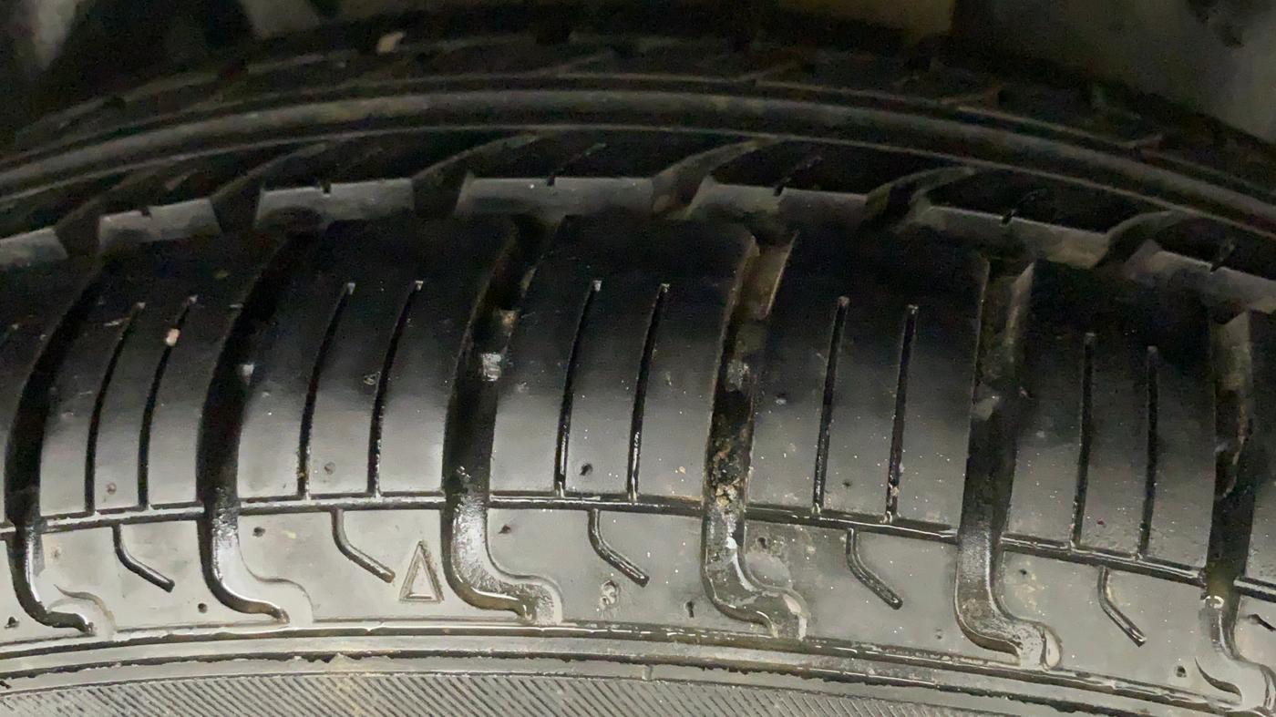 2010 Maruti Swift Dzire VXI, Petrol, Manual, 63,421 km, Left Rear Tyre Tread