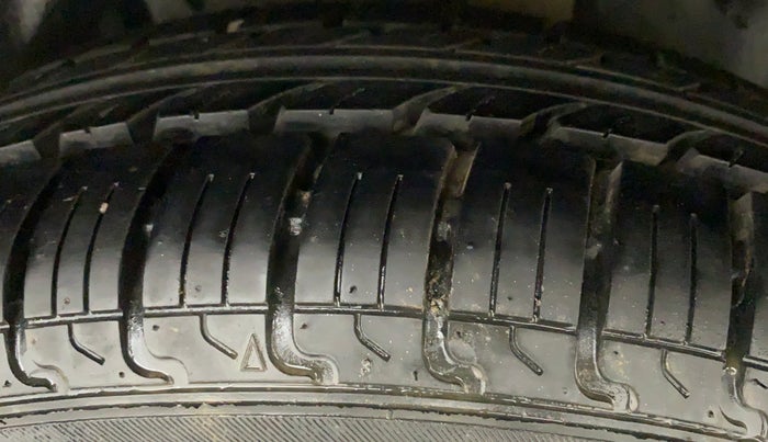 2010 Maruti Swift Dzire VXI, Petrol, Manual, 63,421 km, Left Rear Tyre Tread