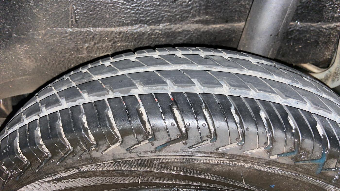 2025 Maruti Alto K10 VXI PLUS AMT, Petrol, Automatic, 2,327 km, Left Rear Tyre Tread