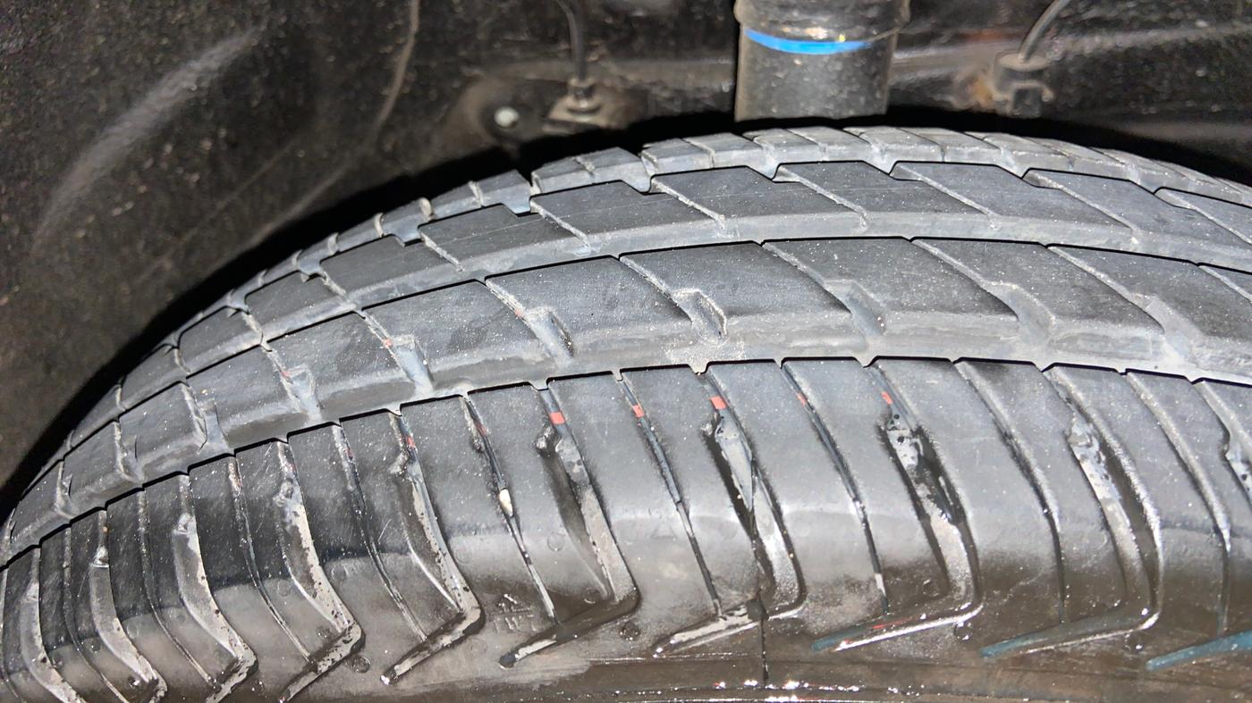 2025 Maruti Alto K10 VXI PLUS AMT, Petrol, Automatic, 2,327 km, Right Front Tyre Tread