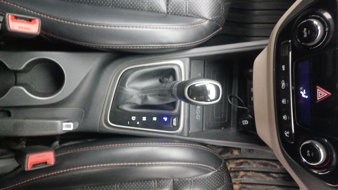 2019 Hyundai Verna 1.6 VTVT SX + AT, Petrol, Automatic, 89,440 km, Gear Lever