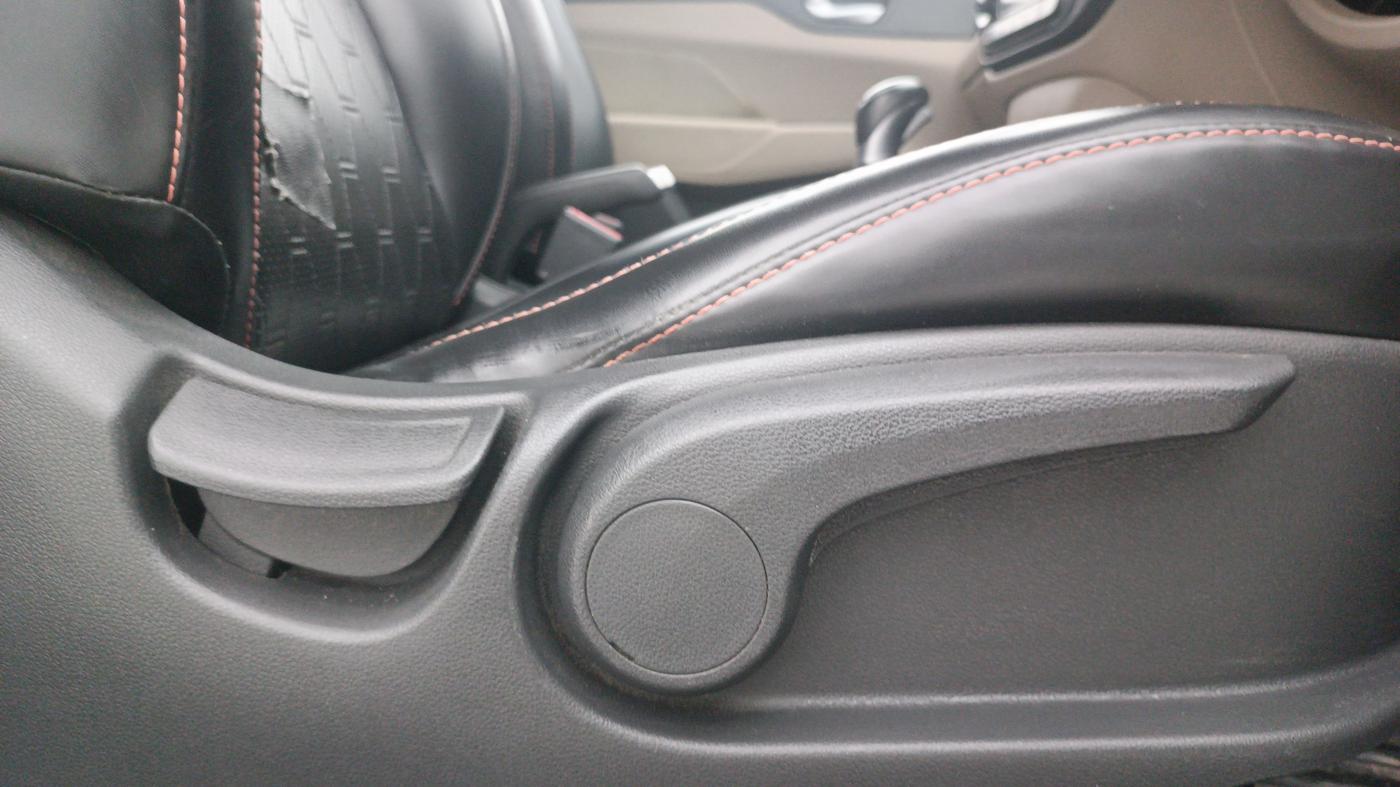 2019 Hyundai Verna 1.6 VTVT SX + AT, Petrol, Automatic, 89,440 km, Driver Side Adjustment Panel