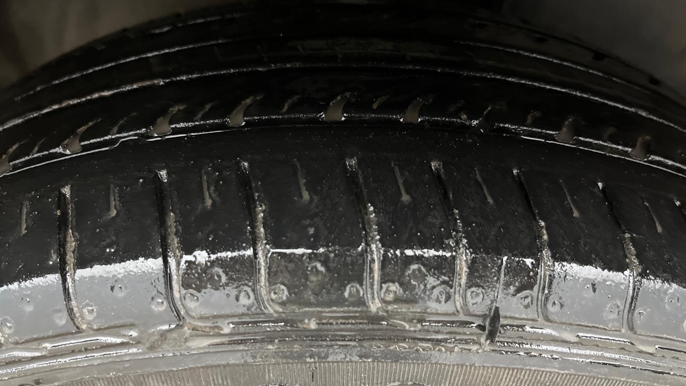 2015 Toyota Corolla Altis G CVT PETROL, Petrol, Automatic, 87,853 km, Right Front Tyre Tread