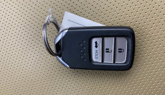 2020 Honda Amaze 1.2L I-VTEC VX CVT, Petrol, Automatic, 1,11,217 km, Key Close Up