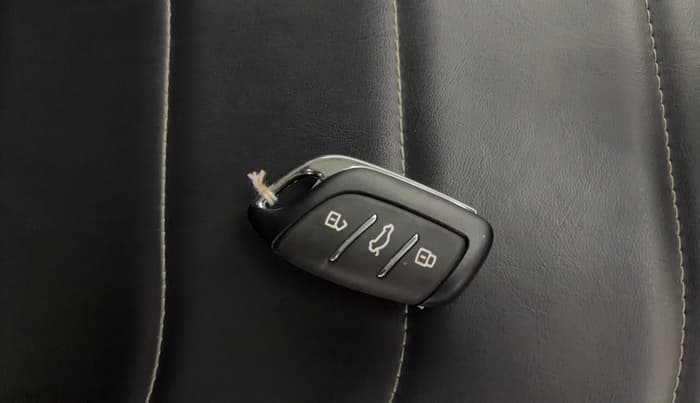 2024 MG ASTOR SAVVY 1.3 TURBO AT S RED, Petrol, Automatic, 79,139 km, Key Close Up