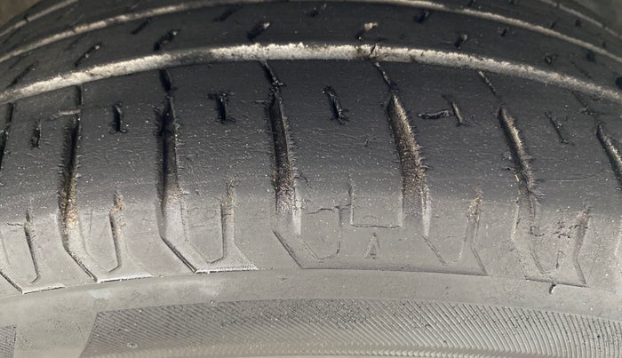 2018 Hyundai Verna 1.6 VTVT SX O, Petrol, Manual, 43,257 km, Right Front Tyre Tread