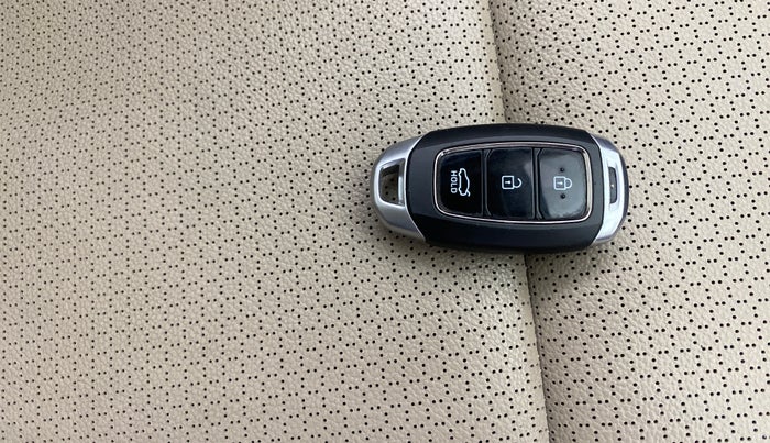 2018 Hyundai Verna 1.6 VTVT SX O, Petrol, Manual, 43,257 km, Key Close Up