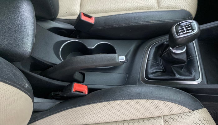 2018 Hyundai Verna 1.6 VTVT SX O, Petrol, Manual, 43,257 km, Gear Lever