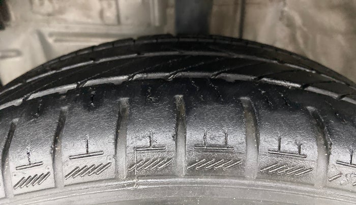 2011 Toyota Etios G, Petrol, Manual, 55,173 km, Left Front Tyre Tread