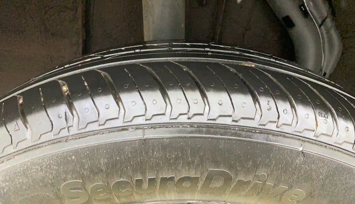 2024 Nissan MAGNITE  XE AMT EZ Shift, Petrol, Automatic, 1,849 km, Right Rear Tyre Tread