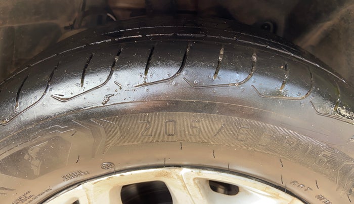 2014 Ford Ecosport TITANIUM 1.5L DIESEL, Diesel, Manual, 1,33,415 km, Right Front Tyre Tread