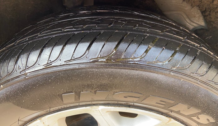 2014 Ford Ecosport TITANIUM 1.5L DIESEL, Diesel, Manual, 1,33,415 km, Right Rear Tyre Tread