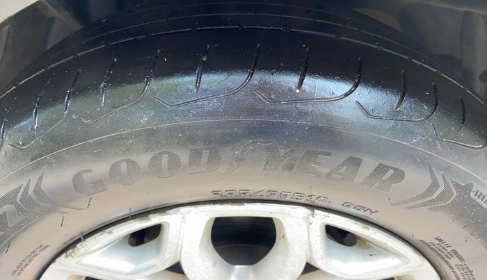 2014 Ford Ecosport TITANIUM 1.5L DIESEL, Diesel, Manual, 1,33,415 km, Left Front Tyre Tread