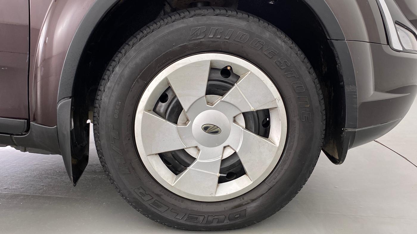 2019 Mahindra XUV500 W7 FWD, Diesel, Manual, 45,307 km, Right Front Wheel