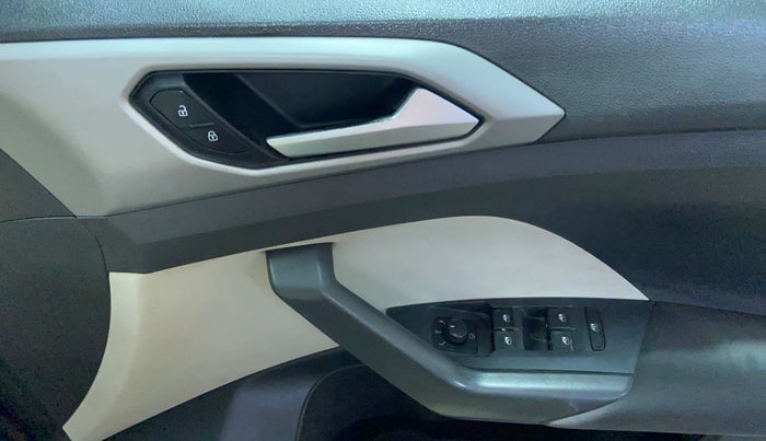 2022 Volkswagen TAIGUN HIGHLINE 1.0 TSI MT, Petrol, Manual, 66,324 km, Driver Side Door Panels Control