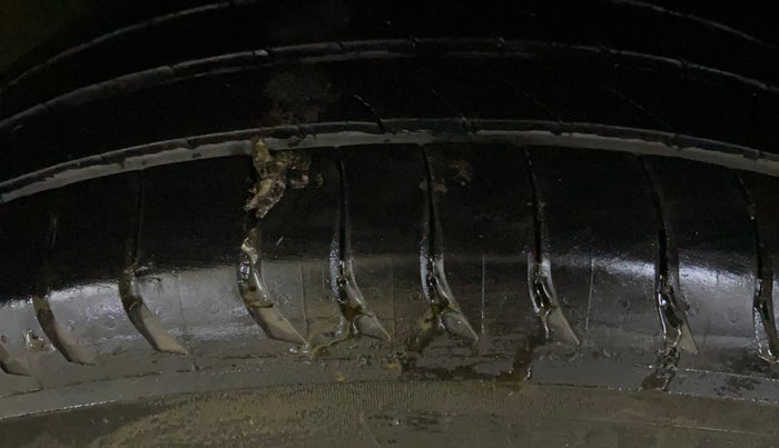 2022 Volkswagen TAIGUN HIGHLINE 1.0 TSI MT, Petrol, Manual, 66,324 km, Left Rear Tyre Tread