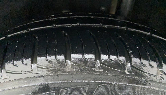 2018 Maruti Vitara Brezza VDI, Diesel, Manual, 40,961 km, Left Rear Tyre Tread