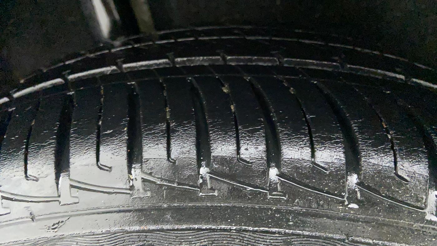 2018 Maruti Vitara Brezza VDI, Diesel, Manual, 40,961 km, Right Rear Tyre Tread