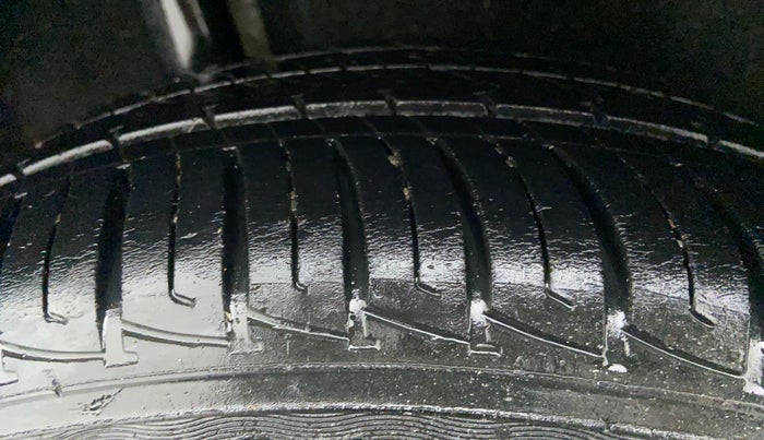 2018 Maruti Vitara Brezza VDI, Diesel, Manual, 40,961 km, Right Rear Tyre Tread