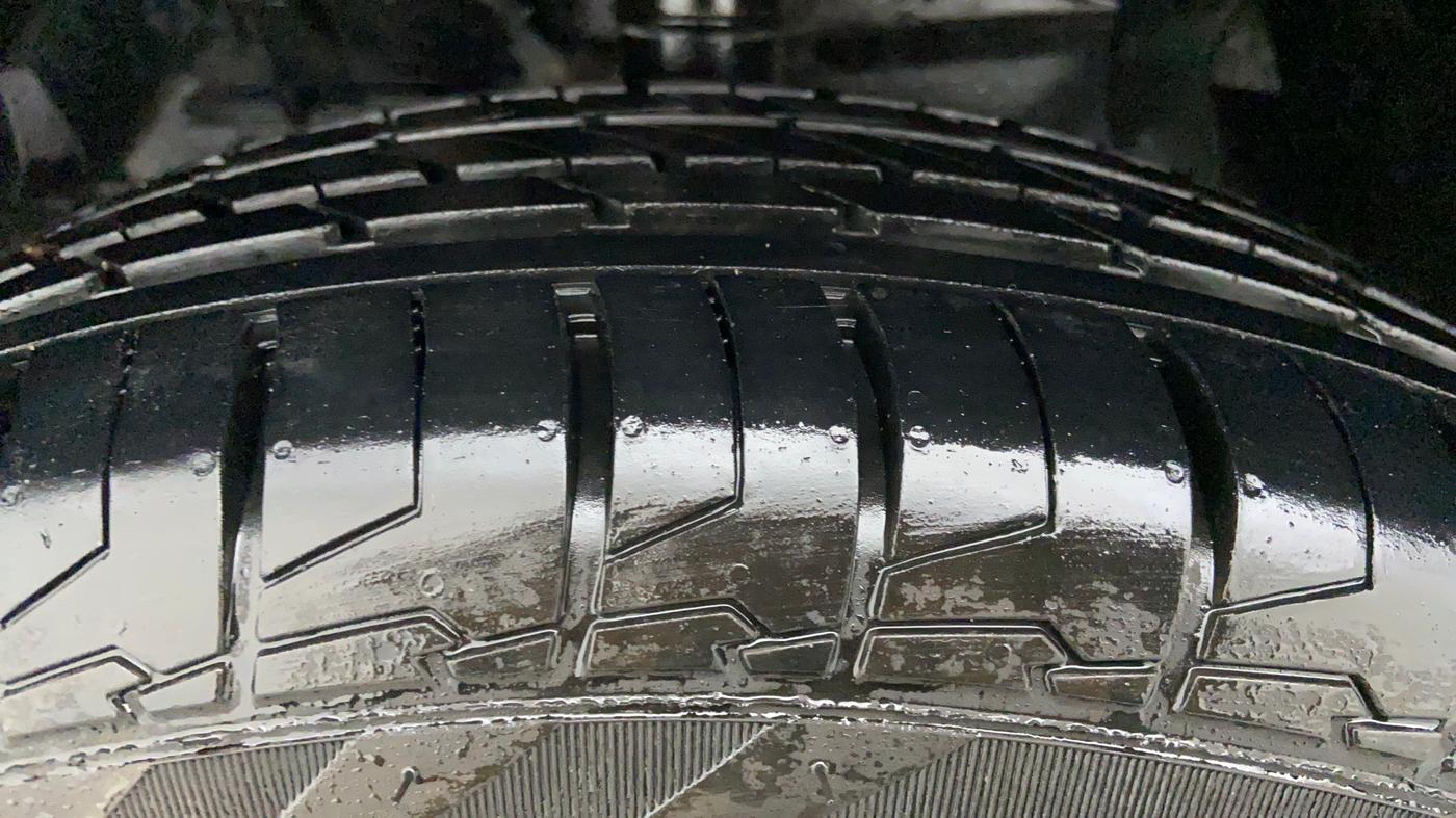 2018 Maruti Vitara Brezza VDI, Diesel, Manual, 40,961 km, Left Front Tyre Tread