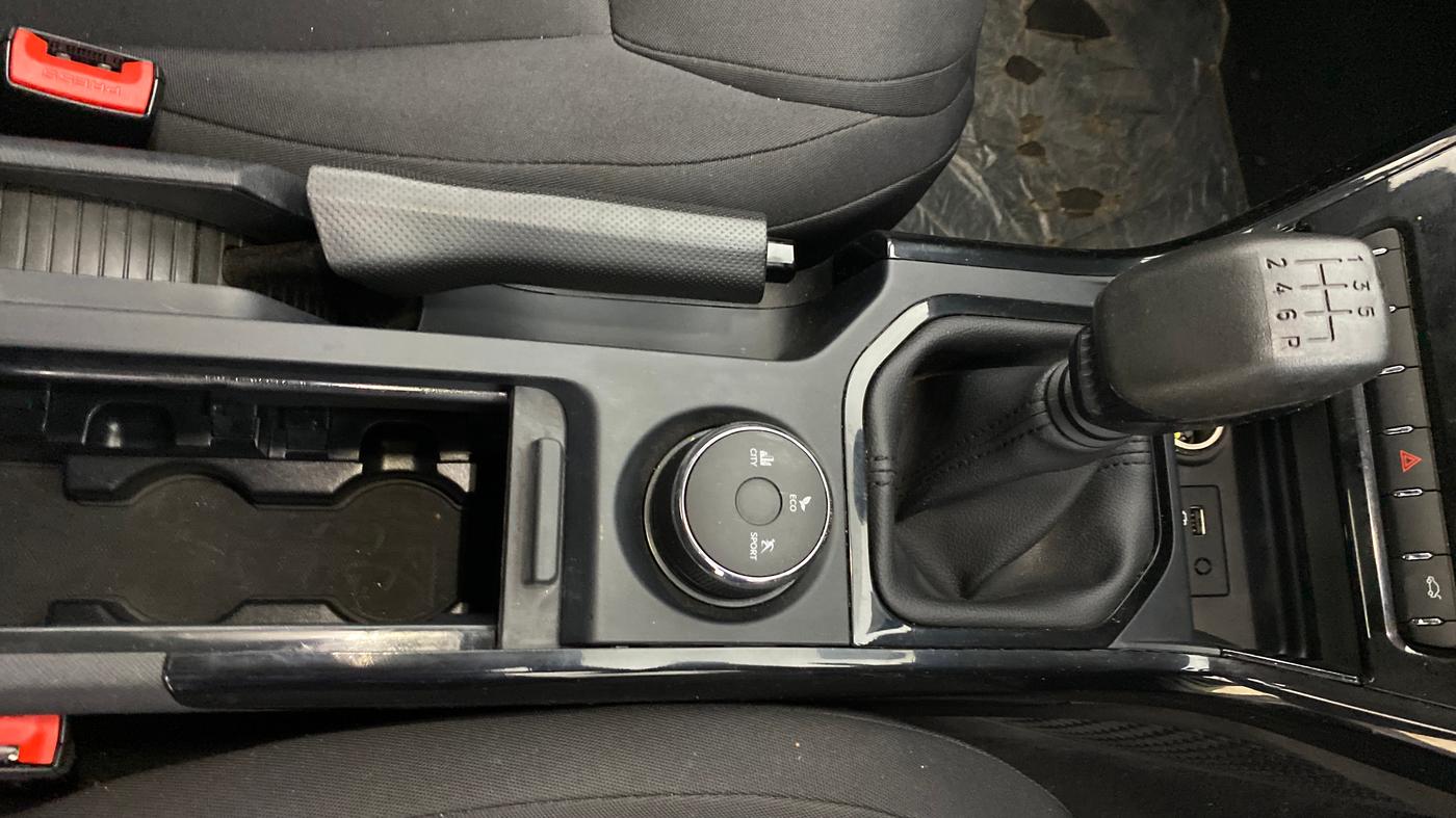 2025 Tata NEXON Pure Plus 1.2 Petrol 6MT, Petrol, Manual, 3,221 km, Gear Lever