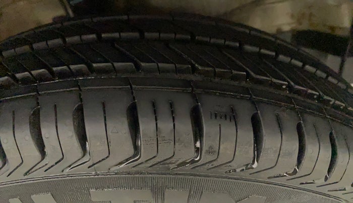 2015 Maruti Wagon R 1.0 LXI CNG, CNG, Manual, 11,994 km, Left Front Tyre Tread