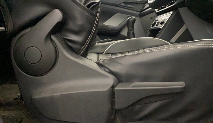 2025 Skoda KUSHAQ ACTIVE 1.0L TSI MT, Petrol, Manual, 20,557 km, Driver Side Adjustment Panel