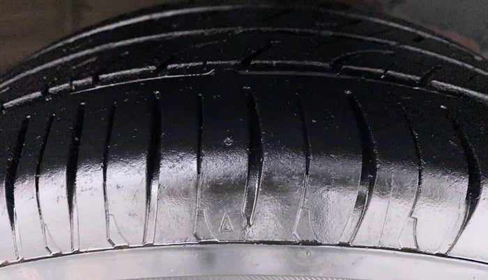 2018 Mahindra KUV 100 NXT K2 6 STR, Petrol, Manual, 42,651 km, Right Front Tyre Tread