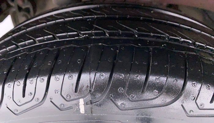 2018 Mahindra KUV 100 NXT K2 6 STR, Petrol, Manual, 42,651 km, Right Rear Tyre Tread