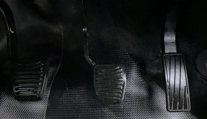 2018 Mahindra KUV 100 NXT K2 6 STR, Petrol, Manual, 42,651 km, Pedals