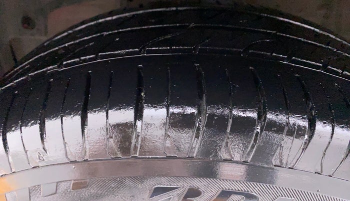 2018 Mahindra KUV 100 NXT K2 6 STR, Petrol, Manual, 42,651 km, Left Front Tyre Tread