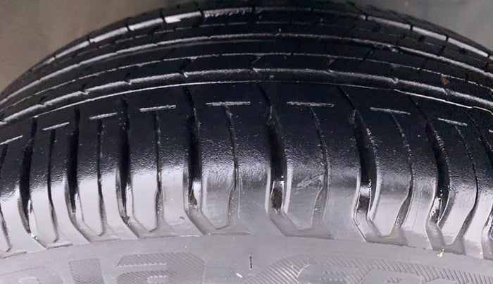 2015 Toyota Etios Liva G, Petrol, Manual, 79,223 km, Right Front Tyre Tread