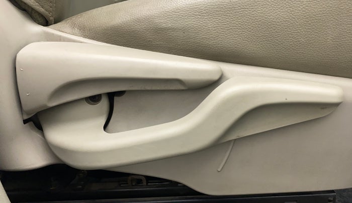 2015 Toyota Etios Liva G, Petrol, Manual, 79,223 km, Driver Side Adjustment Panel