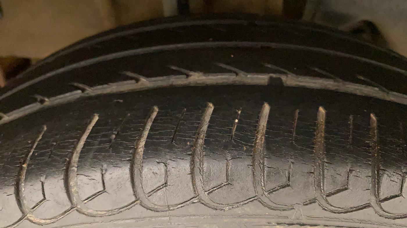 2016 Tata Tiago XZ PETROL, Petrol, Manual, 40,150 km, Right Rear Tyre Tread