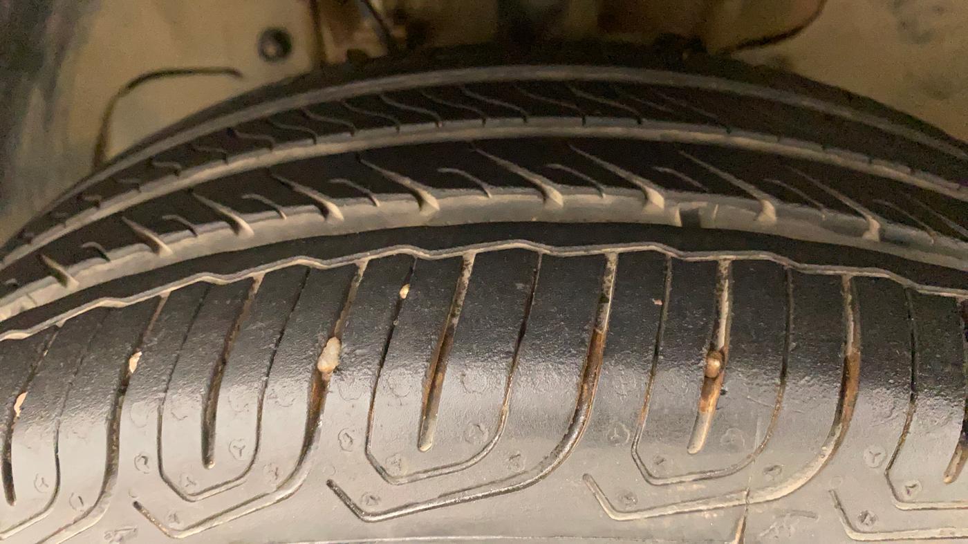 2016 Tata Tiago XZ PETROL, Petrol, Manual, 40,150 km, Left Front Tyre Tread