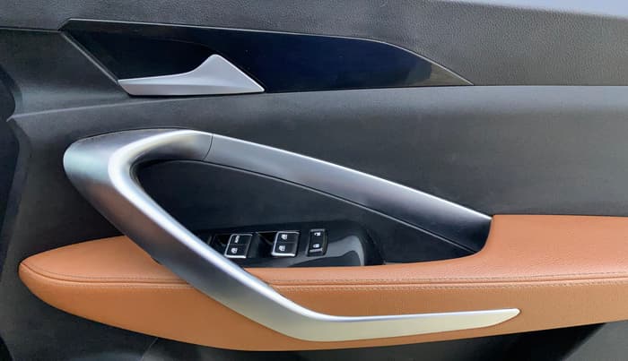 2022 MG HECTOR PLUS SHARP 2.0 DIESEL TURBO MT 6-STR, Diesel, Manual, 1,16,460 km, Driver Side Door Panels Control