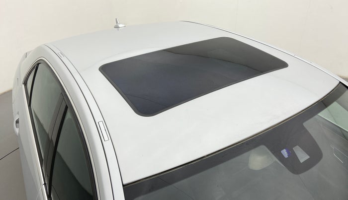 2011 Mercedes Benz E Class E 220 CDI ELEGANCE, Diesel, Automatic, 1,52,614 km, Roof