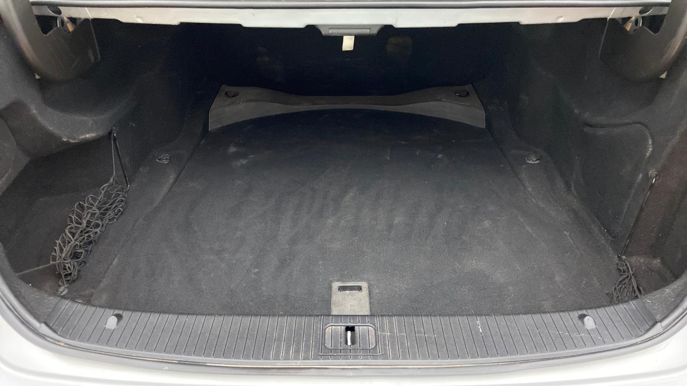 2011 Mercedes Benz E Class E 220 CDI ELEGANCE, Diesel, Automatic, 1,52,614 km, Boot Inside