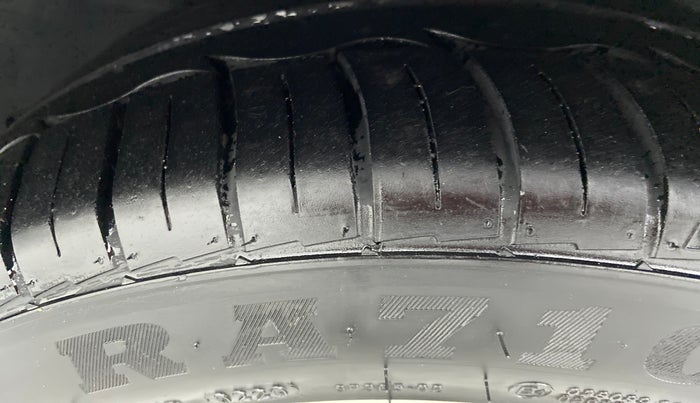 2011 Mercedes Benz E Class E 220 CDI ELEGANCE, Diesel, Automatic, 1,52,614 km, Left Front Tyre Tread