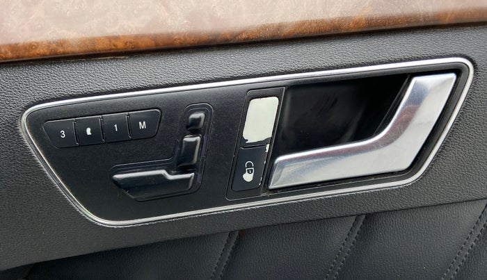 2011 Mercedes Benz E Class E 220 CDI ELEGANCE, Diesel, Automatic, 1,52,614 km, Driver Side Adjustment Panel