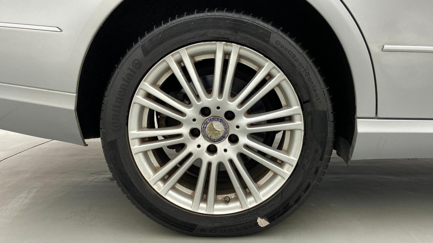 2011 Mercedes Benz E Class E 220 CDI ELEGANCE, Diesel, Automatic, 1,52,614 km, Right Rear Wheel