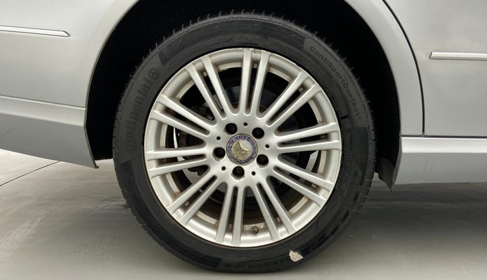 2011 Mercedes Benz E Class E 220 CDI ELEGANCE, Diesel, Automatic, 1,52,614 km, Right Rear Wheel