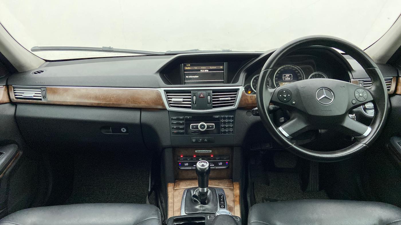 2011 Mercedes Benz E Class E 220 CDI ELEGANCE, Diesel, Automatic, 1,52,614 km, Dashboard