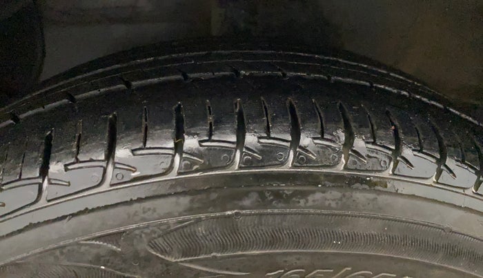 2015 Hyundai Grand i10 SPORTZ 1.2 KAPPA VTVT, Petrol, Manual, 95,057 km, Left Front Tyre Tread