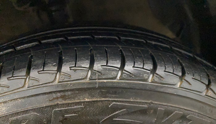 2015 Hyundai Grand i10 SPORTZ 1.2 KAPPA VTVT, Petrol, Manual, 95,057 km, Right Front Tyre Tread